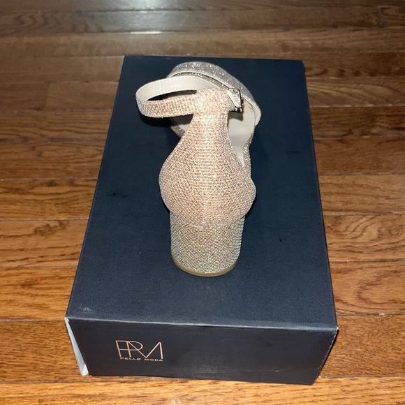 Pelle Moda Monroe Sandals Platinum Gold Glitter Women’s Size 8 Curved High Heel - Picture 11 of 13